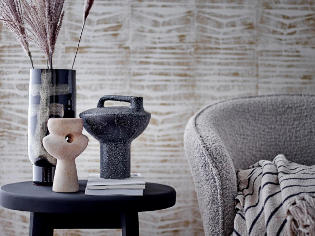 Bloomingville Vefa Vaas - Zwart 5 Bloomingville Vefa Vaas - Zwart - Afbeelding 3